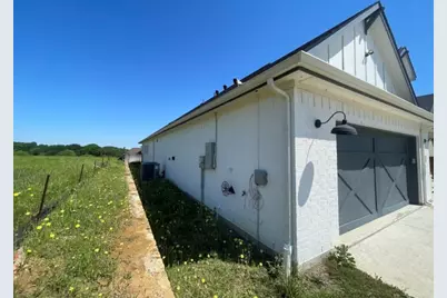 2664 Streamside Drive, Burleson, TX 76028 - Photo 3