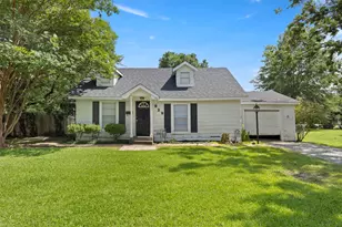 829 W 9th St, Bonham, TX 75418 - Photo 1