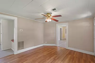 829 W 9th Street, Bonham, TX 75418 - Photo 9