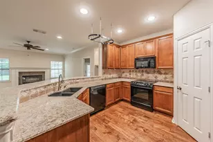 2728 Park Pl, Burleson, TX 76028 - Photo 5