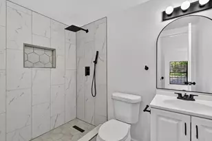 2402 E Overton Rd, Dallas, TX 75216 - Photo 13