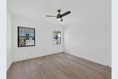 2402 E Overton Road, Dallas, TX 75216 - Photo 11