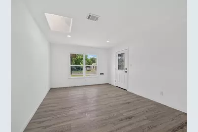 2402 E Overton Road, Dallas, TX 75216 - Photo 9