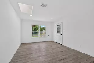 2402 E Overton Rd, Dallas, TX 75216 - Photo 9