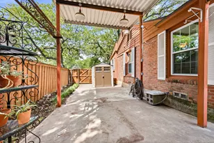 2012 W Lotus Ave, Fort Worth, TX 76111 - Photo 29