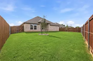 728 Raylan St, Springtown, TX 76082 - Photo 37