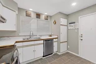 7812 Royal Ln, Dallas, TX 75230 - Photo 17