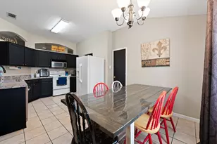 1611 Berry Dr, Cleburne, TX 76033 - Photo 9