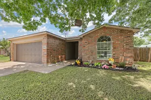 1611 Berry Dr, Cleburne, TX 76033 - Photo 3