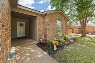 1611 Berry Dr, Cleburne, TX 76033 - Photo 5