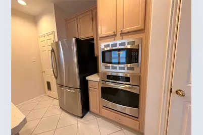 120 Stonecreek Drive, Irving, TX 75063 - Photo 11