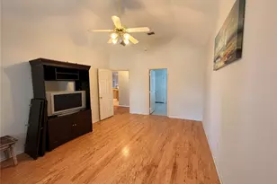 120 Stonecreek Dr, Irving, TX 75063 - Photo 5