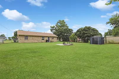 1914 Floral Drive, Gainesville, TX 76240 - Photo 17