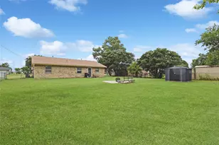 1914 Floral Dr, Gainesville, TX 76240 - Photo 17