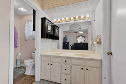 821 Cherry Hills Drive, Lancaster, TX 75134 - Photo 31