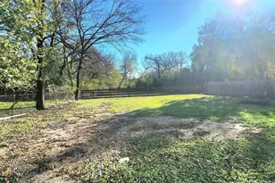 8525 Oak Haven Ln, Dallas, TX 75217 - Photo 15