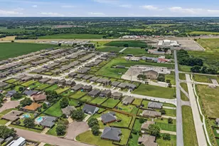 806 Birch Cir, Van Alstyne, TX 75495 - Photo 39