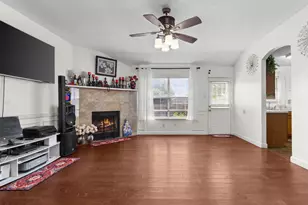 300 Comiskey Ct, Saginaw, TX 76179 - Photo 5