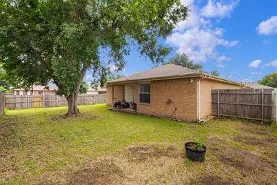 300 Comiskey Court, Saginaw, TX 76179 - Photo 25