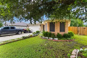 300 Comiskey Ct, Saginaw, TX 76179 - Photo 3