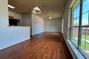 813 Betty Ct, Hurst, TX 76053 - Photo 7