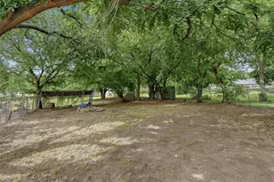 513 W Water St, Weatherford, TX 76086 - Photo 25
