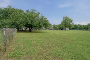 513 W Water St, Weatherford, TX 76086 - Photo 29