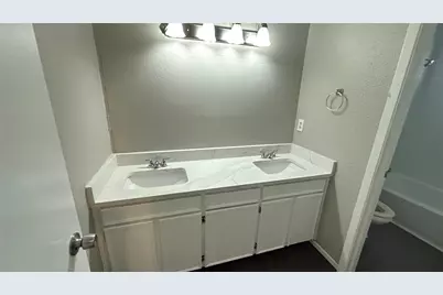 557 Hunters Glen Street, Lewisville, TX 75067 - Photo 7