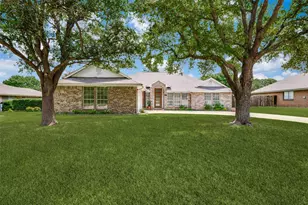 1125 Madlynne Dr, Cedar Hill, TX 75104 - Photo 1