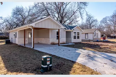 806 E 12th Street, Bonham, TX 75418 - Photo 1