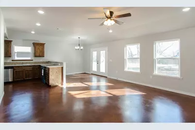 806 E 12th Street, Bonham, TX 75418 - Photo 9