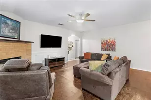 520 Hollyberry Dr, Mansfield, TX 76063 - Photo 5