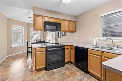 520 Hollyberry Drive, Mansfield, TX 76063 - Photo 7