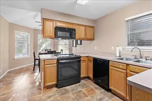 520 Hollyberry Dr, Mansfield, TX 76063 - Photo 7