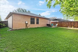 520 Hollyberry Dr, Mansfield, TX 76063 - Photo 17