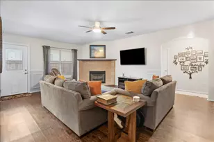 520 Hollyberry Dr, Mansfield, TX 76063 - Photo 3