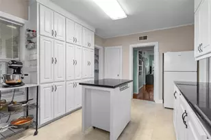 718 Howard St, Jacksonville, TX 75766 - Photo 11