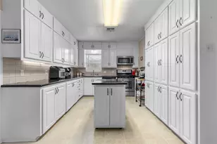 718 Howard St, Jacksonville, TX 75766 - Photo 9