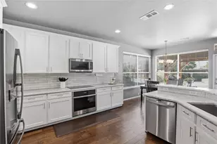 2455 Whispering Breeze Dr, Grand Prairie, TX 75050 - Photo 13