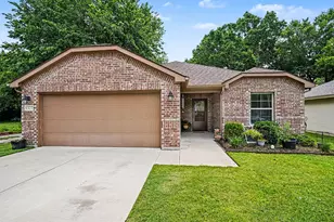 1327 Lanius St, Gainesville, TX 76240 - Photo 1