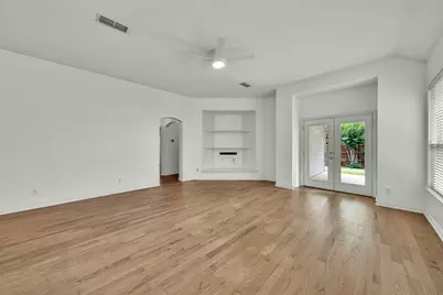 913 Honeysuckle, Grapevine, TX 76051 - Photo 9