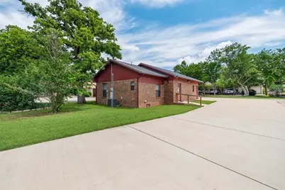 111 N Baker Street #B, Granbury, TX 76048 - Photo 21