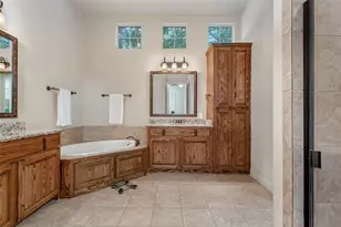 200 San Bernard Dr, Irving, TX 75039 - Photo 13