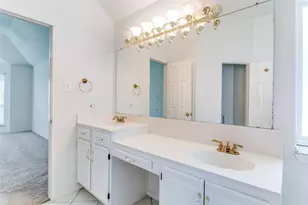 104 Dorsett Dr, Irving, TX 75063 - Photo 19