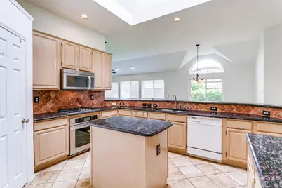 104 Dorsett Drive, Irving, TX 75063 - Photo 13