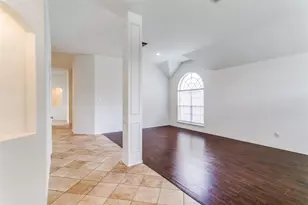 104 Dorsett Dr, Irving, TX 75063 - Photo 5