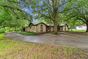 2823 Laurel Ln, Commerce, TX 75428 - Photo 5