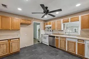 1120 S Pine St, Grapevine, TX 75050 - Photo 7