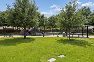 1120 S Pine St, Grapevine, TX 75050 - Photo 9