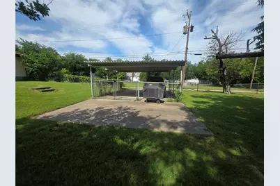 1213 Hillcrest Drive, Graham, TX 76450 - Photo 9